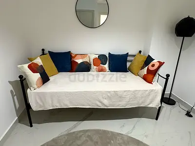 Single Metal Daybed with Mattress and Cushions - excellent condition