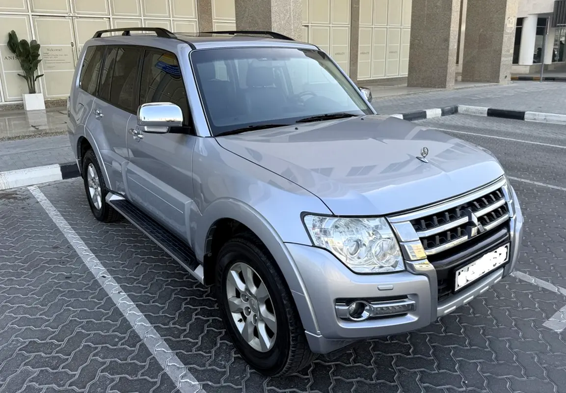 Mitsubishi Pajero 2017 — photo 1 of 9