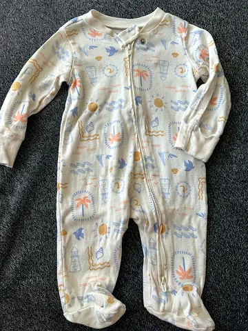 Unisex baby zip-up footed sleepsuit (3 months) - soft cotton