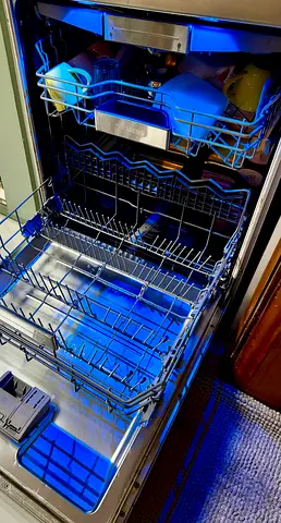 Siemens Top end Dishwasher with Zeolith technology.  Good Working Condition