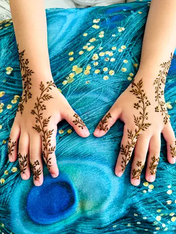 Henna home service available in dubai