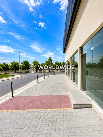 MAIN ROAD FACING SHOWROOM FOR RENT WITH | 700 SQFT | GROUND FLOOR | 3 PHASE ELECTRICITY | SANAYA AJMAN | AED 90,000