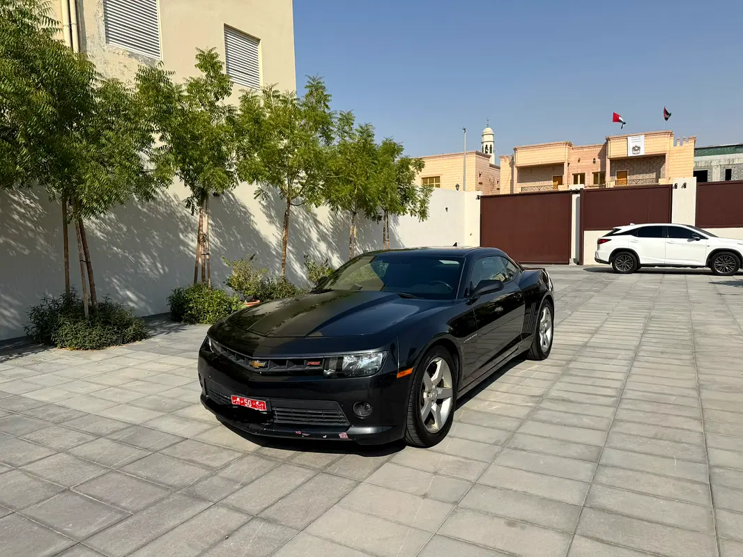 Chevrolet Camaro 2015 — photo 1 of 9