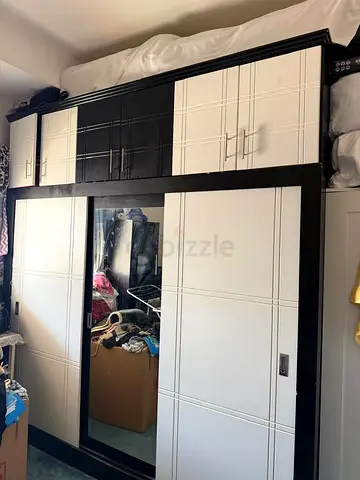 EXELLENT CONDITION BEDROOM SET WITH KING SIZE BED AND 6 DOOR WARDROBE DRESSING TABLE  2 SIDE TA
