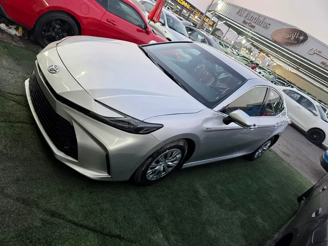 Toyota Camry 2025 — photo 1 of 20