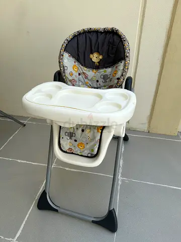 Foldable baby high chair with removable tray - good condition