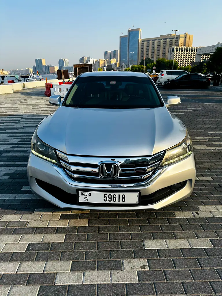 Honda Accord 2016 — photo 1 of 11