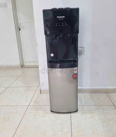 Bottom load water dispenser