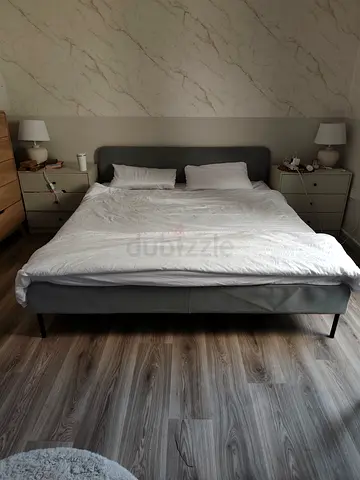 KING-SIZE BED FRAME  MATTRESS (180x200)