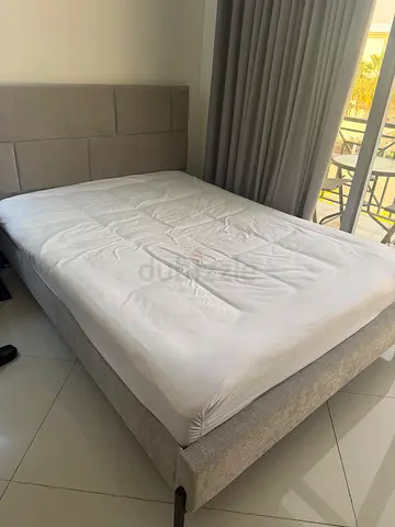 Queen Size Bed 150cm x 200cm - Great Condition