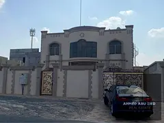 4 master bedrooms, large living room, men's majlis, women's majlis, spacious and equipped ki