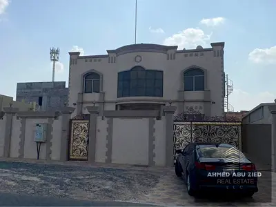 4 master bedrooms, large living room, men's majlis, women's majlis, spacious and equipped kitchen, 6 bathrooms, high-end finishing, maid's room, built