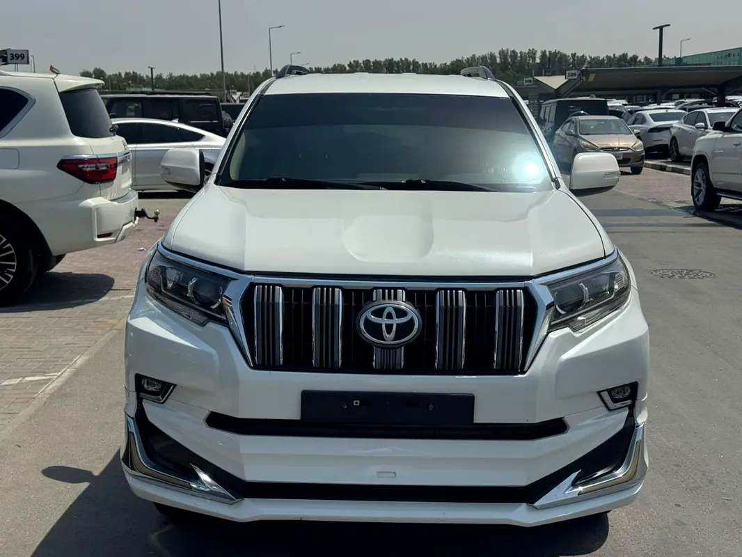 Toyota Prado 2010 — photo 1 of 10
