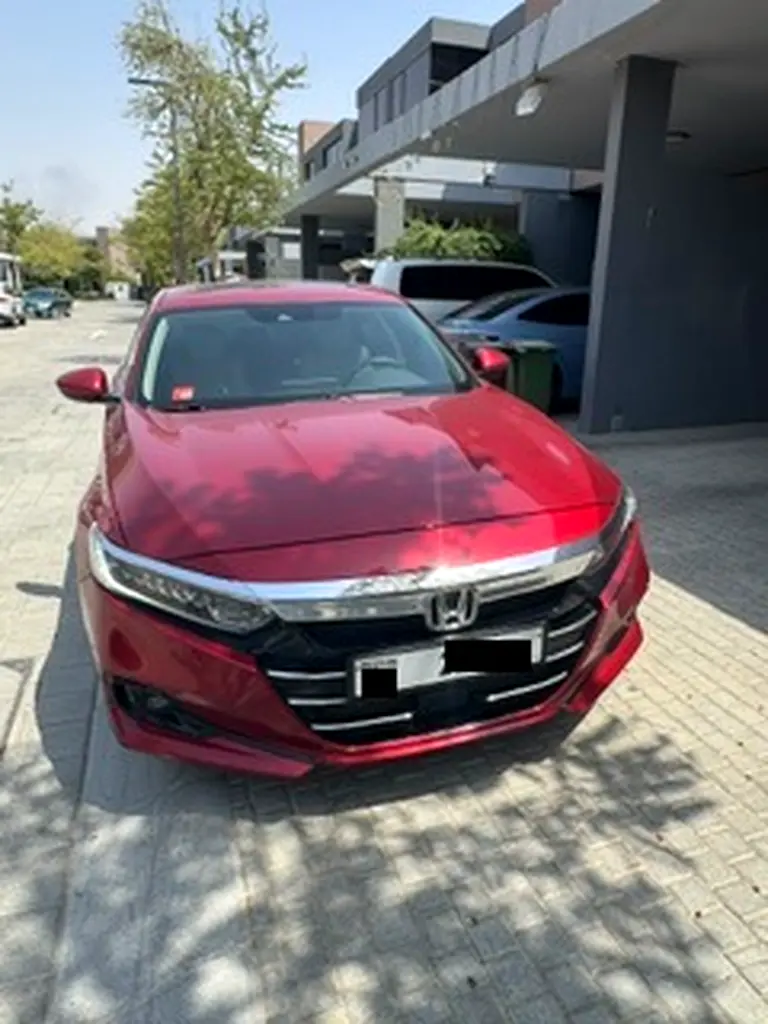 Honda Accord 2022 — photo 1 of 12