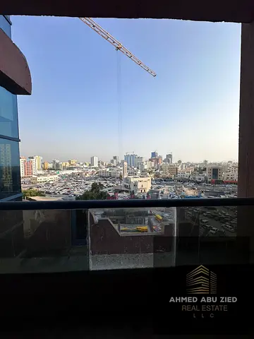 استوديو للإيجار السنوي في النعيمية تاور C | بلكونة | مطبخ أمريكي | 23 ألف
