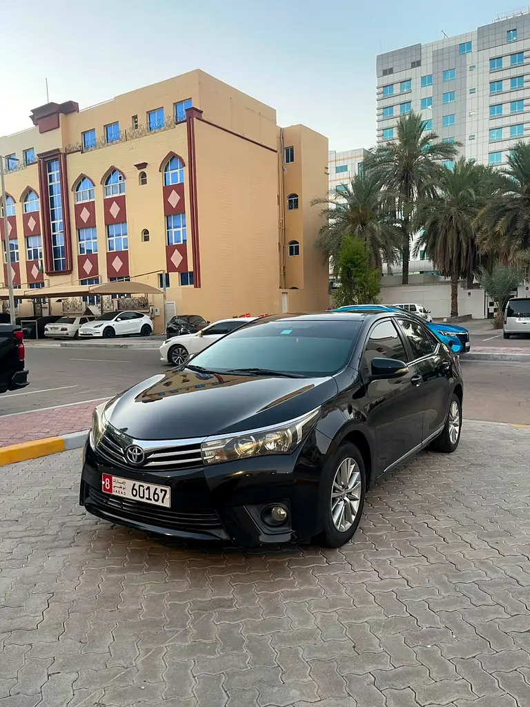Toyota Corolla 2016 — photo 1 of 8