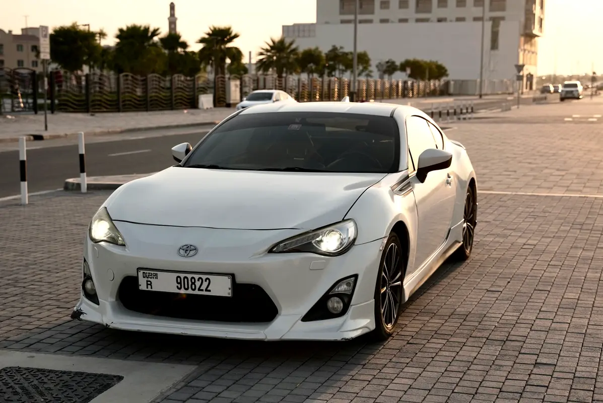Toyota 86 2016 — photo 1 of 10