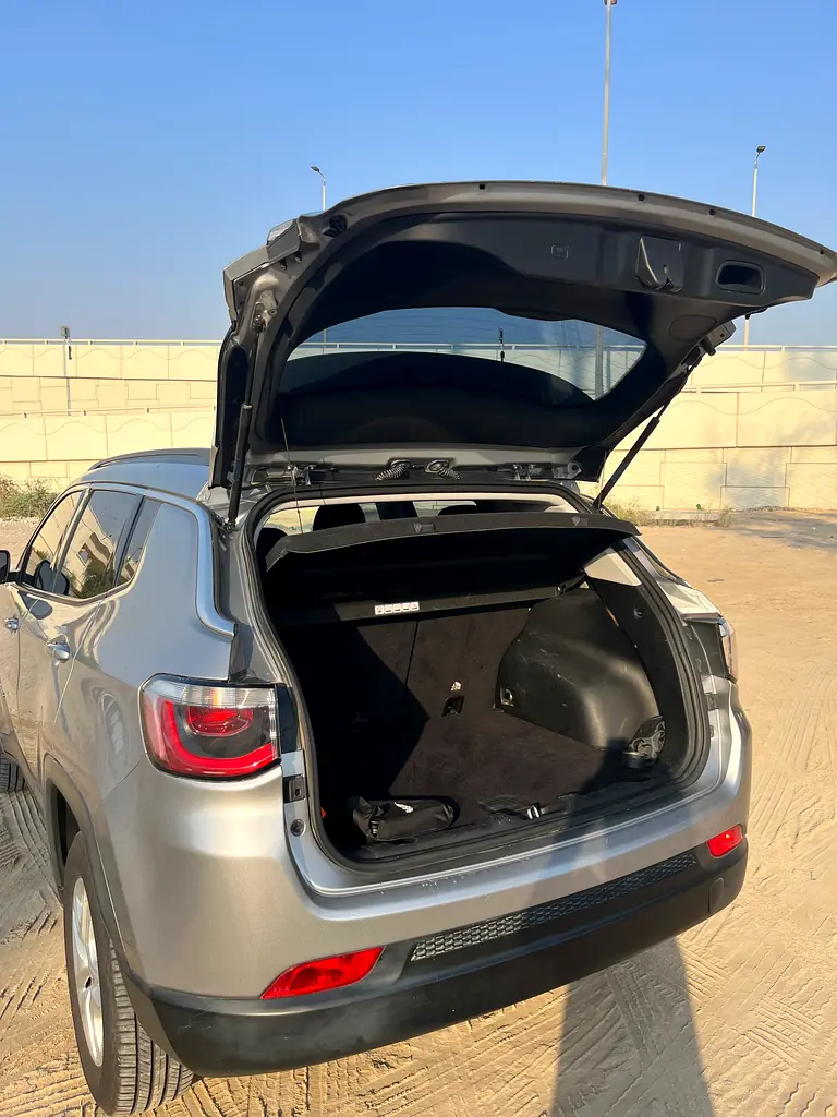 Jeep Compass 2018 — photo 1 of 6