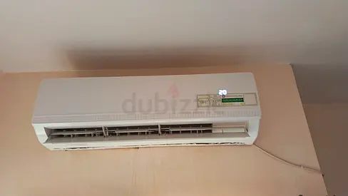 Wall-mounted split air conditioner - working unit