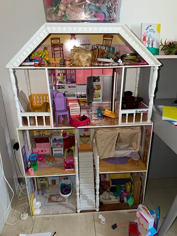 Barbie doll house