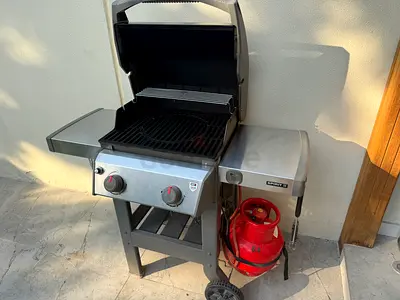 Well-kept Weber gas BBQ grill