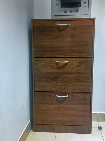 Pan Emirates Shoe Cabinet – Excellent Condition