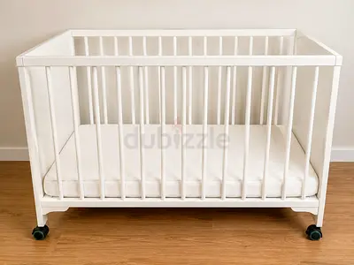 White Wooden Baby Crib with Mattress on Wheels