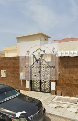 For sale: a house in Nasiriyah, prime location, with an area of 3,623 sq ft, consisting of 4 master bedrooms + a large kitchen