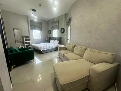 NO COMMISSION, Marina Luxury master bedroom with balcony ,marina view , walking distance tram/metro
