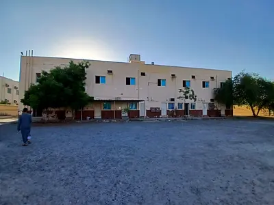 كامب عمال للايجار السنوى مكون من 3 بلوكات عبارة عن 78 غرفة سعة 10 الي 12 شخص