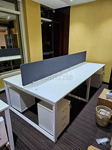 Modern 4 Seater Workstation desk UAE
