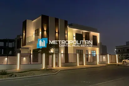 Spacious Corner Villa | 552 SQM | High Ceilings