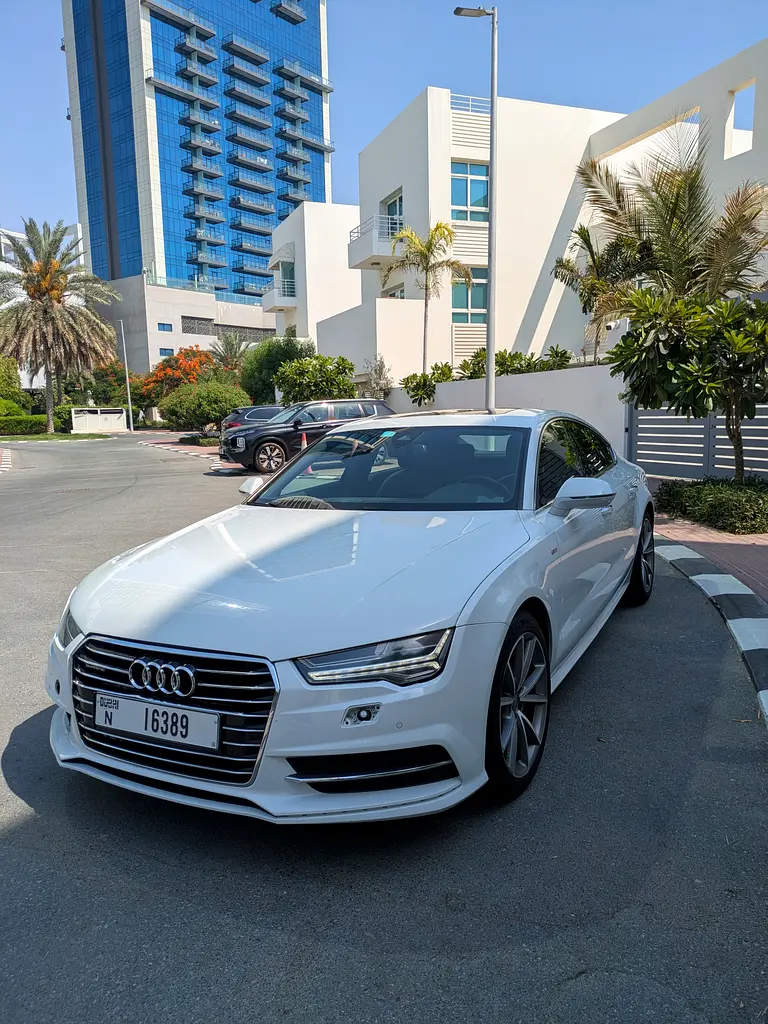 Audi A7 2015 — photo 1 of 17