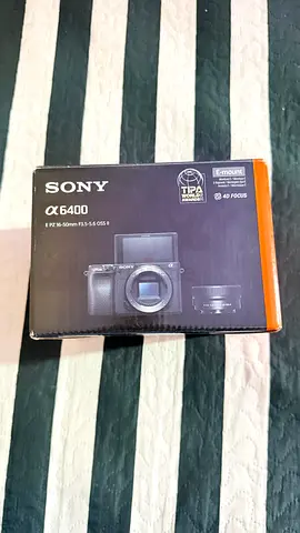 SONY A 6400 camera