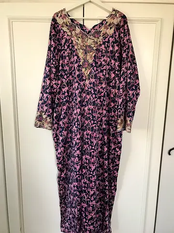 Long navy and pink printed abaya / kaftan