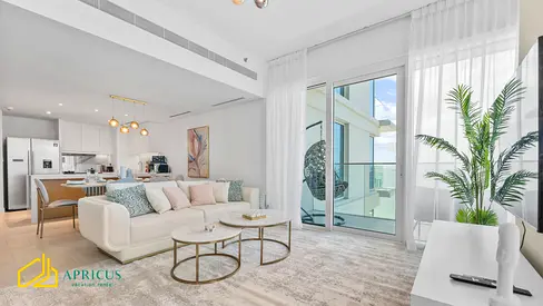 Special Offer: Elegant sea view apartment in La Vie JBR with private beach