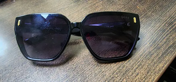 Original Dior Sunglasses – Black Oversized Frame (Excellent Condition)
