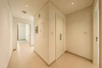 Corner Apt | BLVD Views| Vacant | Mid Floor
