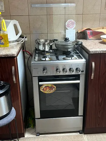 Used freestanding gas cooker with oven - good working condition with its gas