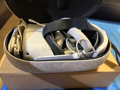 Meta Oculus Quest 2 VR headset with carrying case (used) - works well