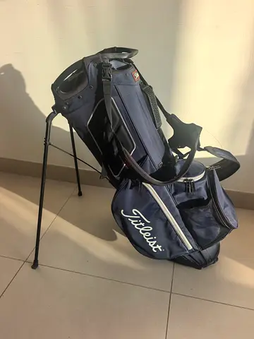 Titleist Stand Golf Bag - Lightweight Carry Bag with Legs
