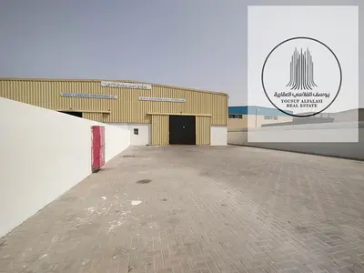 مستودع للايجار في ام القيون  6200 قدم مع حوش 8800 قدم وكهرباء 50 كيلو