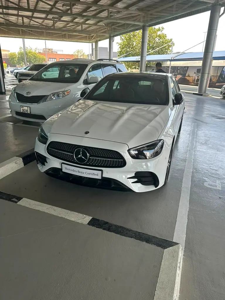 Mercedes-Benz E-Class 2022 — photo 1 of 2