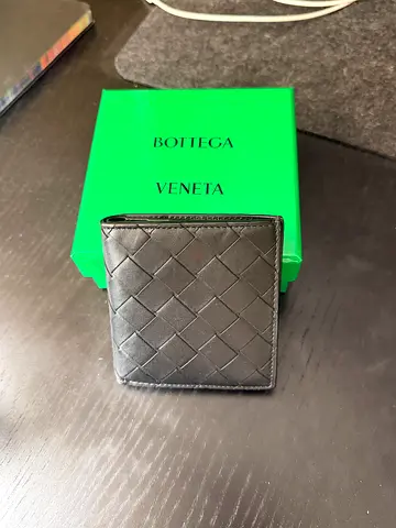 Bottega Veneta Bi-fold Wallet in Intrecciato Leather (Black) USED ONCE.