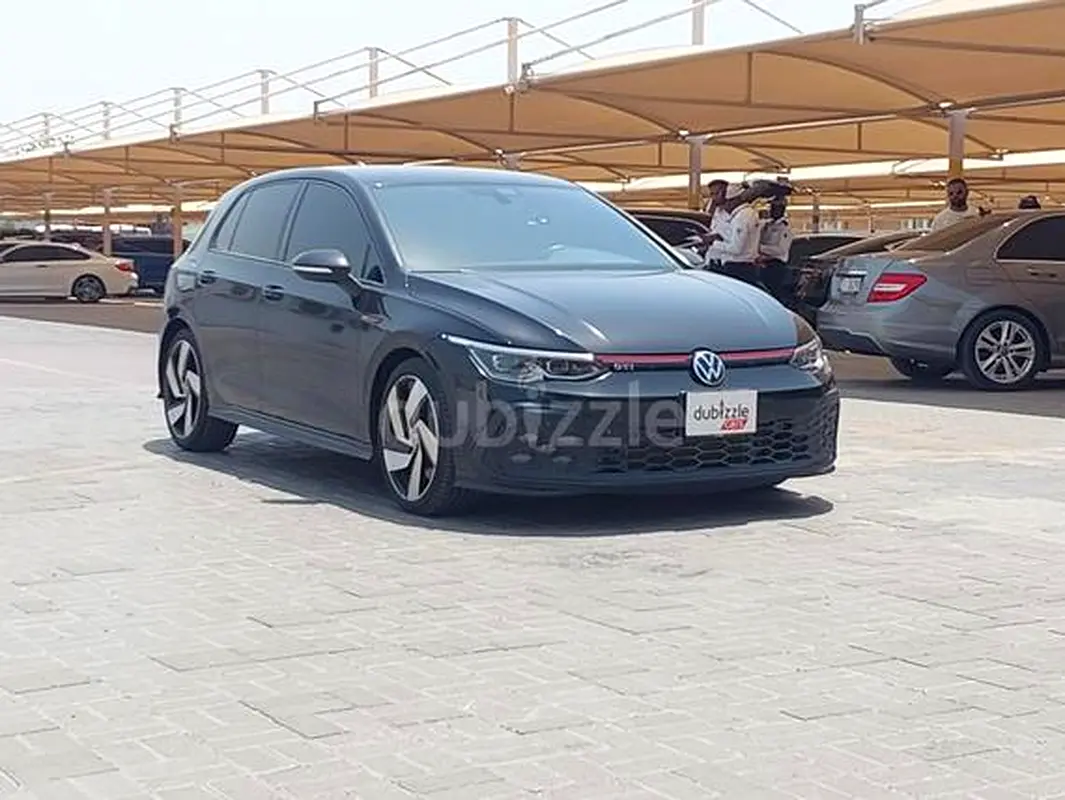 Volkswagen Golf 2023 — photo 1 of 19