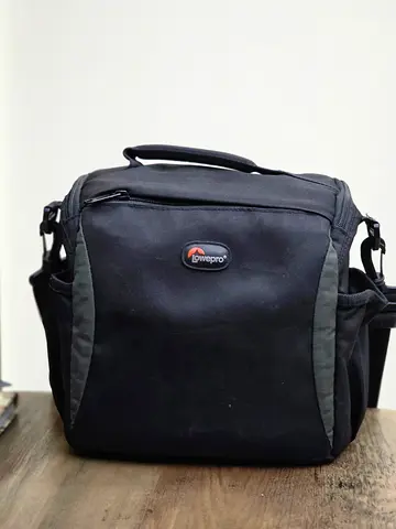 Lower pro camera bag