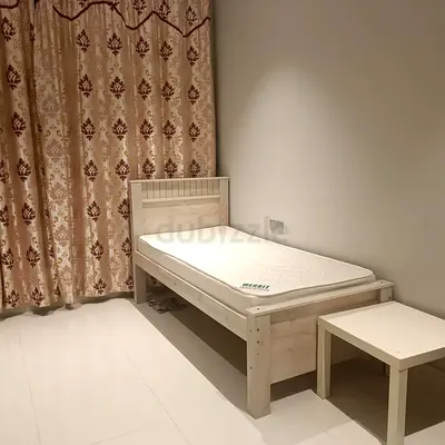 Executive Bed Space available in a Clean Flat @ DIP