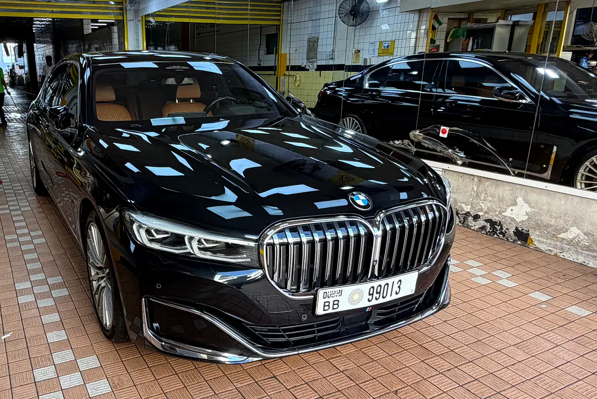 BMW 7-Series 2021 — photo 1 of 10