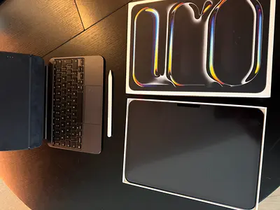 Apple iPad Pro M4 + Magic Keyboard + magic pen