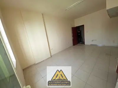 بلكونه ب اطلاله مفتوحه *مساحه كبيره * تسهيل  ف الدفعات *تكيف مركزي*موقع ممتاز *